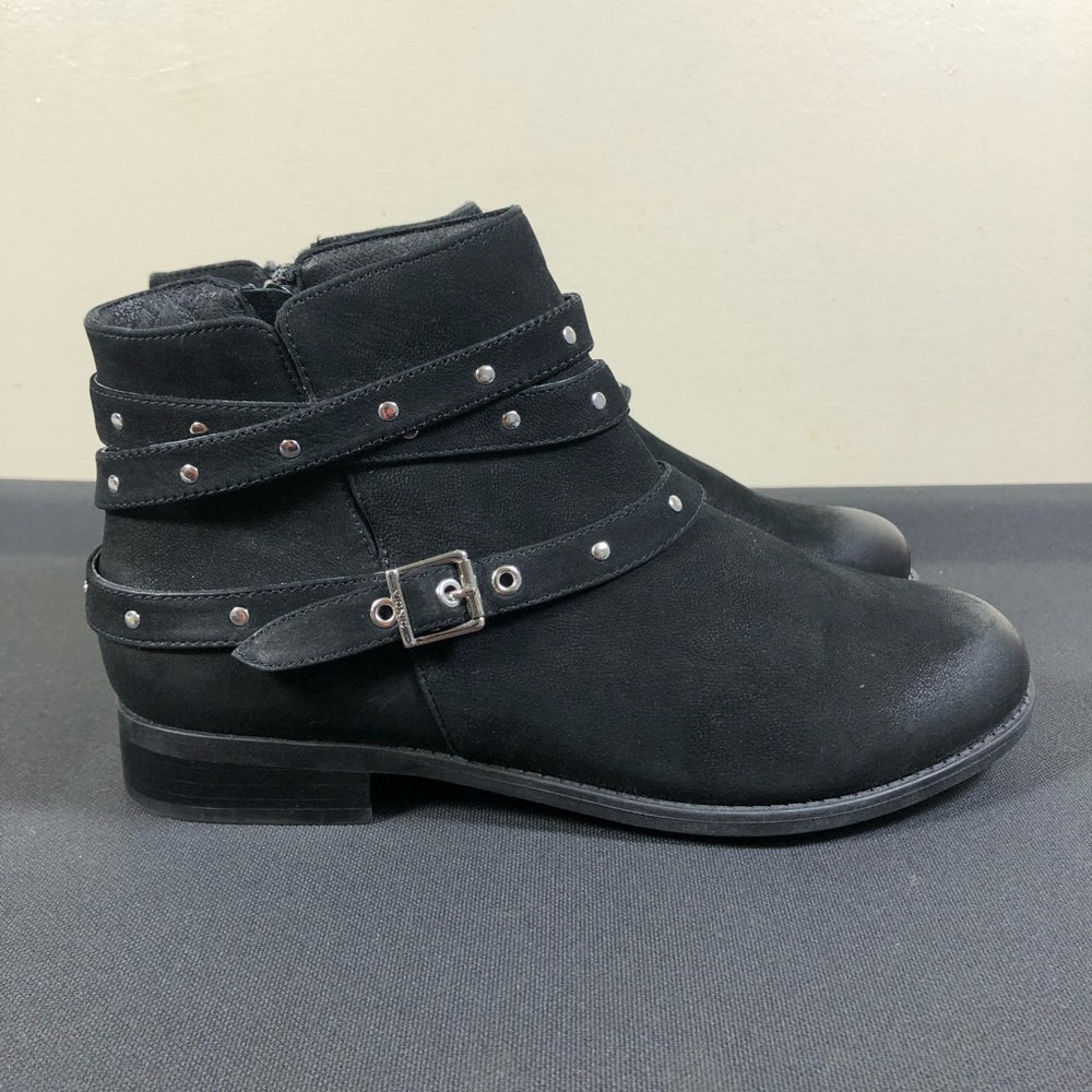 Vionic Lona Boots.